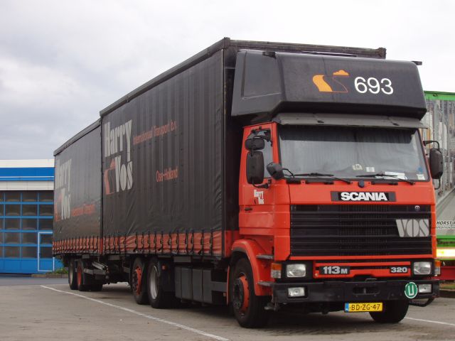 Scania-113-M-320-Vos-Holz-231004-1.jpg - Frank Holz