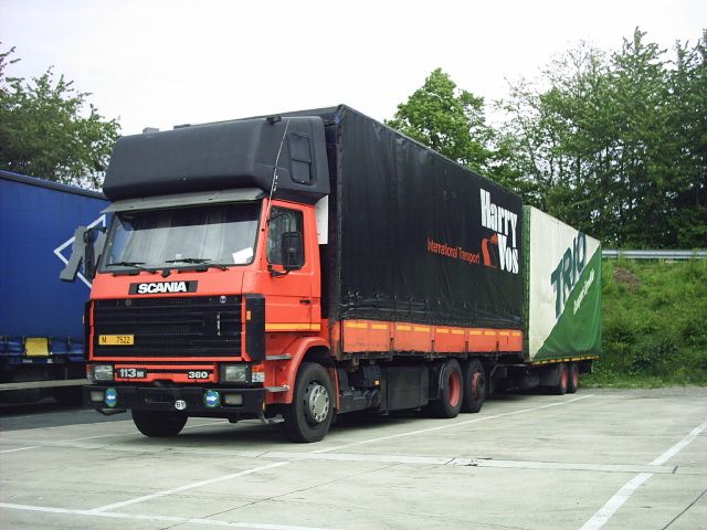 Scania-113-M-380-Vos-Rolf-061004-.jpg - Mario Rolf