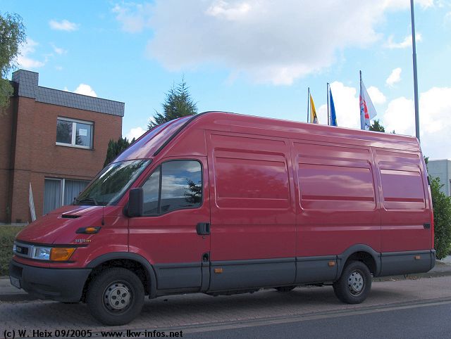 Iveco-Daily-35-S-12-rot-170905-01.jpg - Iveco Daily 35 S 12