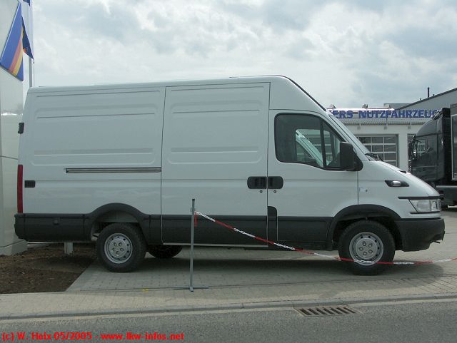 Iveco-Daily-weiss-200505-01.jpg - Iveco Daily