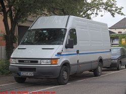 Iveco-Daily-35-S-12-weiss-050505-01