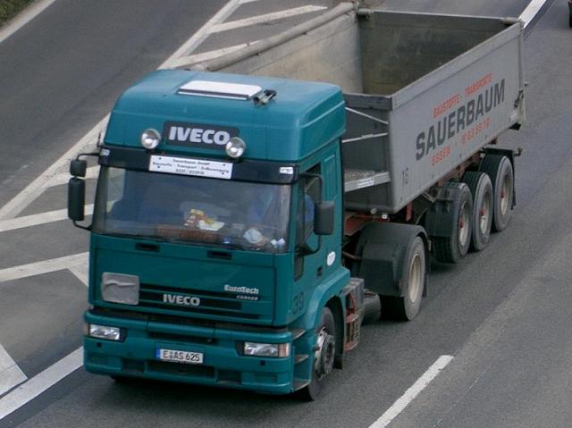 Iveco-EuroTech-Sauerbaum-Szy-300304-1.jpg - Iveco EuroTech Trucker Jack