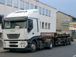 Iveco-Stralis-AS-440S43-weiss-Schimana-220105-1