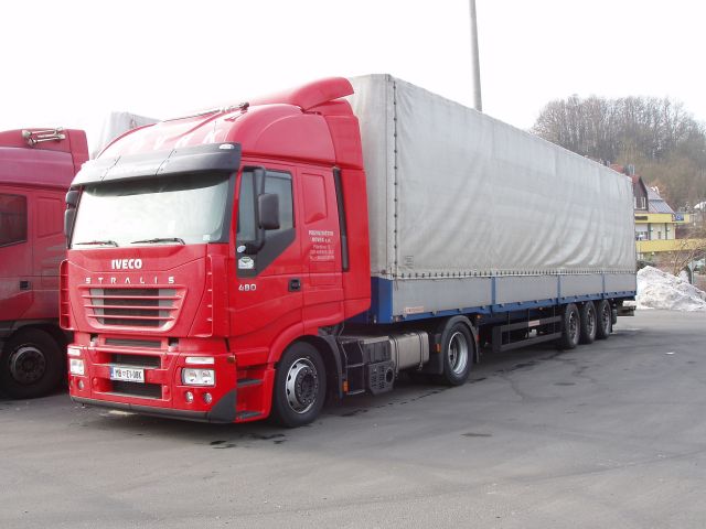 Iveco-Stralis-AS-440S48-rot-Holz-100206-01-SLO.jpg - Iveco Stralis AS 440 S 48Frank Holz