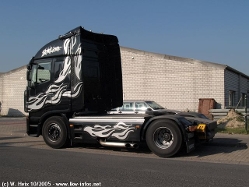 Iveco-Stralis-AS-440S48-schwarz-UD-151005-03