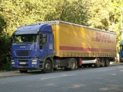 Iveco-Stralis-AS-440-S-42-blau-DS-201209-01