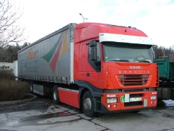 Iveco-Stralis-AS-rot-Posern-140409-01