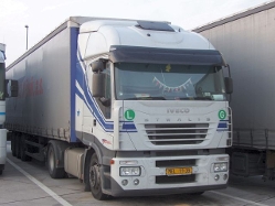 Iveco-Stralis-AS-weiss-Holz-051005-01-CZ