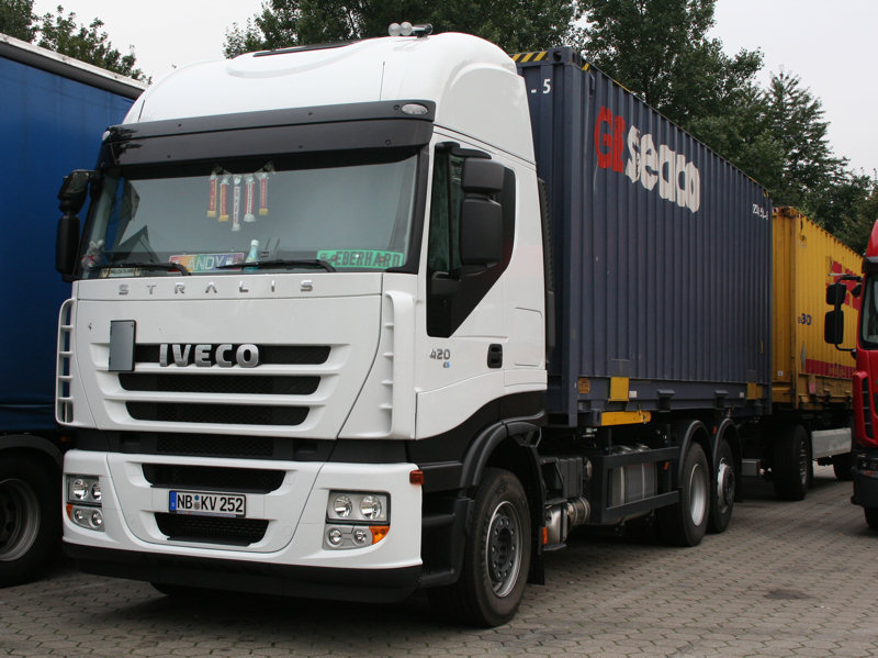 Iveco-Stralis-AS-II-260-S-42-weiss-Reck-051106-01.jpg - Iveco Stralis AS 260 S 42Marco Reck