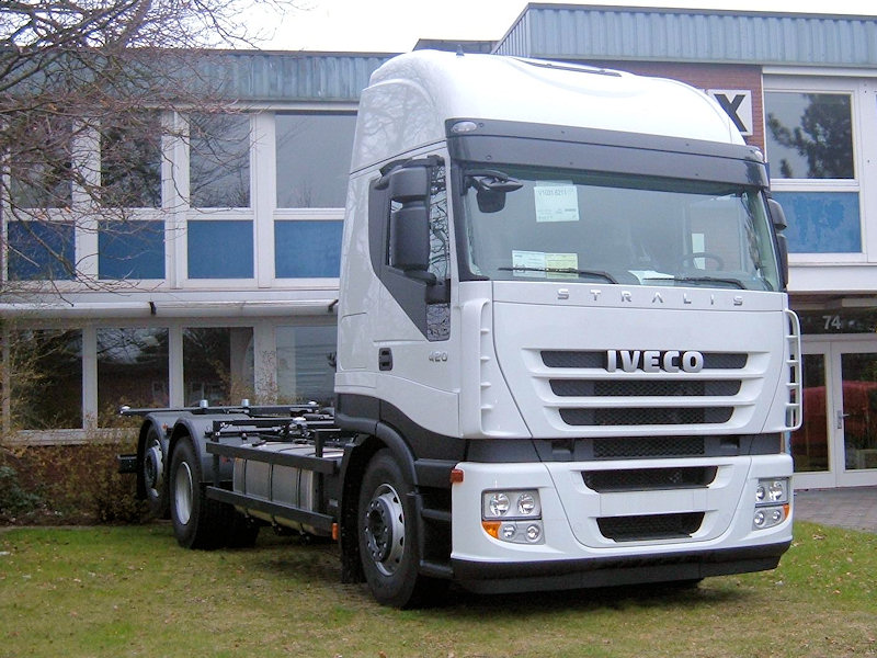 Iveco-Stralis-AS-II-260-S-42-weiss-Rolf-240308-01.jpg - Iveco Stralis AS 260 S 42Mario Rolf