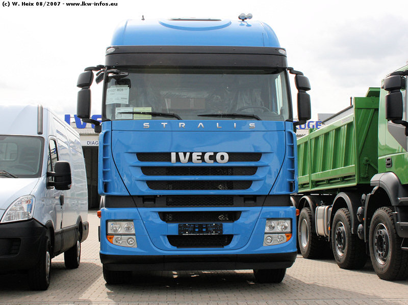 Iveco-Stralis-AS-II-440-S-42-blau-300807-02.jpg - Iveco Stralis AS 440 S 42