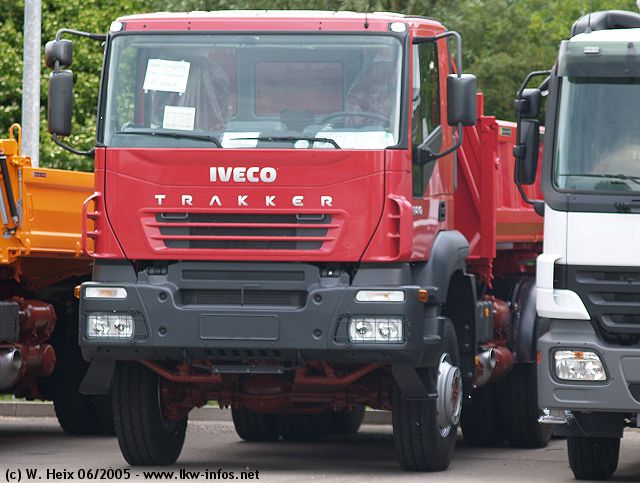 Iveco-Trakker-260T38-Kipper-rot-120605-01.jpg - Iveco Takker 260 T 68