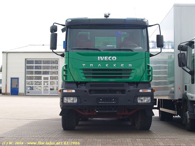 Iveco-Trakker-350T38-gruen-250306-02.jpg - Iveco Trakker 340 T 38