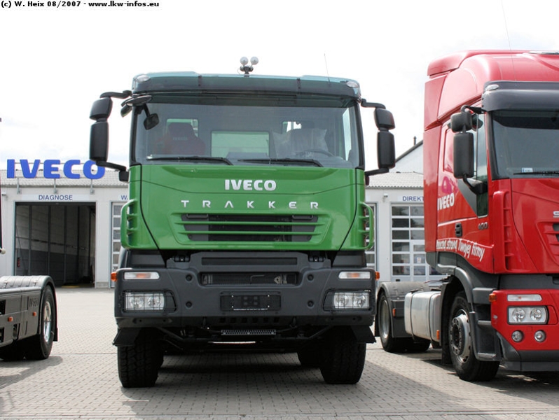Iveco-Trakker-gruen-300807-01.jpg - Iveco Trakker