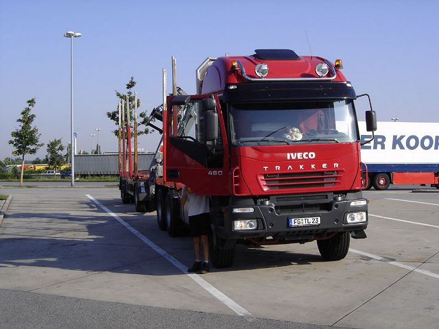 Iveco-Trakker-rot-Gleisenberg-070805-01.jpg - Iveco Trakker 440 T 48A. Gleisenberg