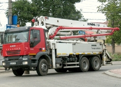 Iveco-Trakker-350-rot-Vorechovsky-210807-01