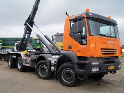 Iveco-Trakker-380-orange-vNispen-230307-01