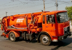 MAN-F8-17220-orange-Vorechovsky-210708-01