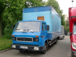 MAN-VW-blau-DS-270610-01