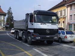 MB-Actros-3243-Junco-311205-01