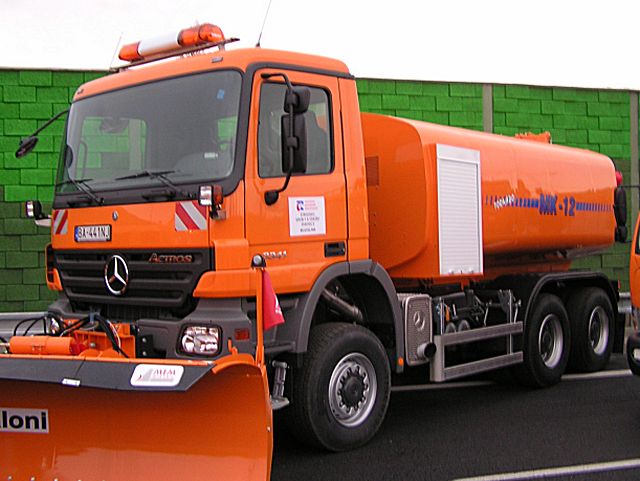 MB-Actros-3341-MP2-orange-Hlavac-040306-01.jpg - Mercedes-Benz Actros MP2 3341Juarj Hlavac