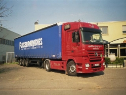 MB-Actros-MP2-rot-Uhl-140505-01