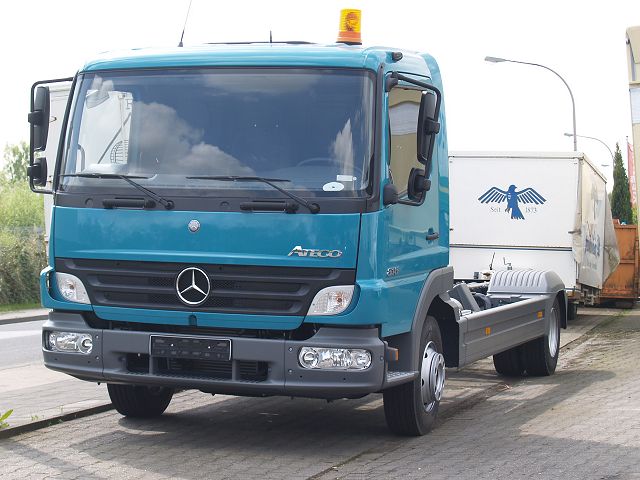 MB-Atego-II-815-blau-270405-01.jpg - Mercedes-Benz Atego 815