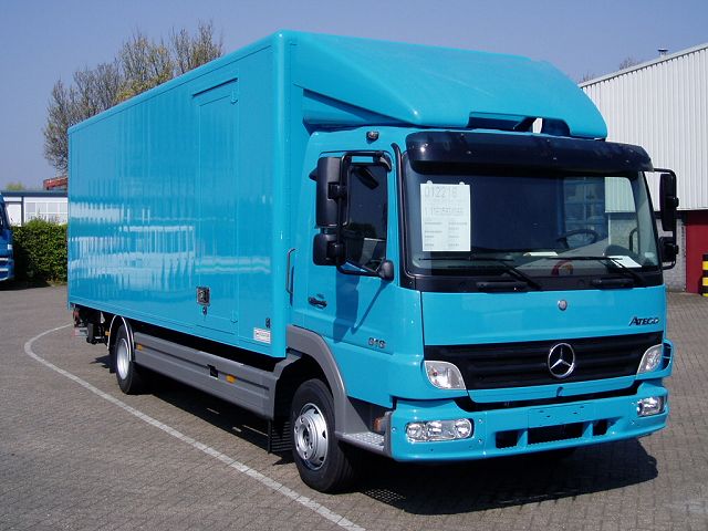 MB-Atego-II-818-blau-Hobo-290405-02.jpg - Mercedes-Benz Atego 818Klaas Hobo