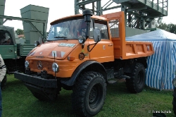 MB-Unimog-orange-Scholz-140112-03