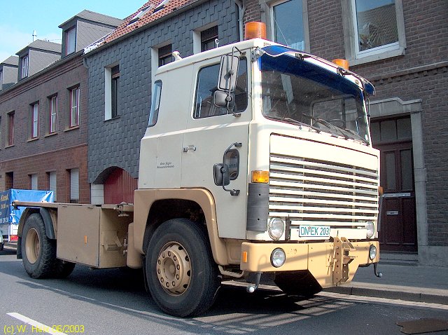 Scania-111-Schausteller-ZM-beige-1.jpg - Scania LB 111
