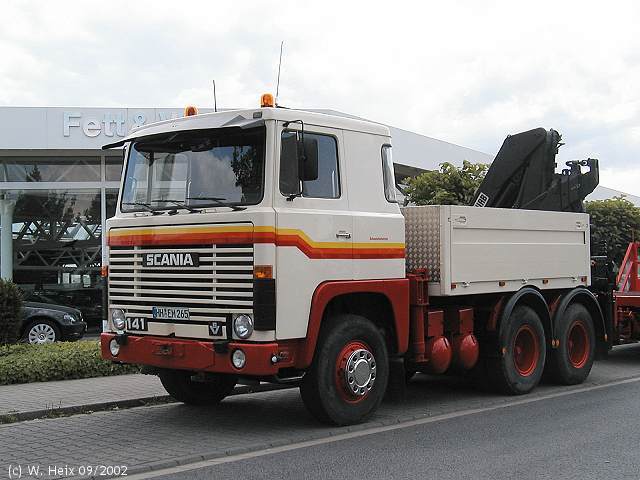 Scania-141-Schausteller-Zugmaschine-rot-beige-nur-ZM.jpg - Scania LBT 141