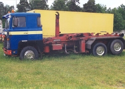 Scania-111-blau-Thiele-050305-01