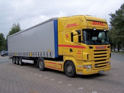 Scania-R-420-DHL-Iden-101106-01