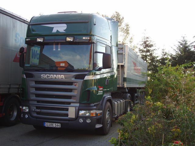 Scania-R-420-gruen-Holz-231004-1.jpg - Scania R 420Frank Holz