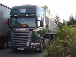 Scania-R-420-gruen-Holz-231004-1