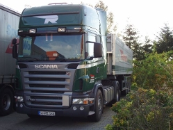 Scania-R-420-gruen-Holz-231004-2