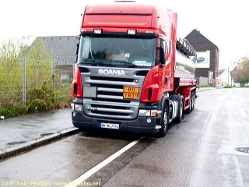 Scania-R-420-rot-300406-01