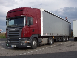 Scania-R-420-rot-Holz-140405-01-LT