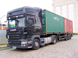 Scania-R-420-schwarz-Iden-150806-01