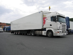 Scania-R-420-weiss-Rischertte-150607-01