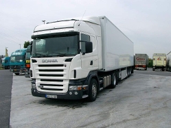 Scania-R-420-weiss-Willann-220605-01