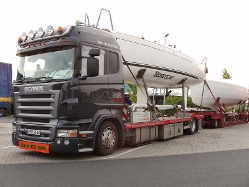 Scania-R-470-schwarz-Holz-080607-01