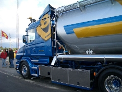 Scania-T-580-blau-Lindner-010905-02