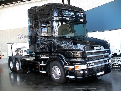 Scania-T-580-schwarz-Weddy-141108-01