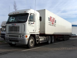 Freightliner-weiss-Holz-170205-02