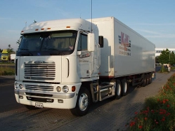 Freightliner-weiss-Holz-170605-03