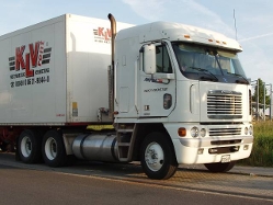 Freightliner-weiss-Holz-170605-04