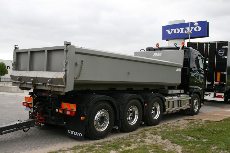 Volvo-FH16-II-700-schwarz-PvUrk-300609-04.jpg - Volvo FH16 700Piet van Urk