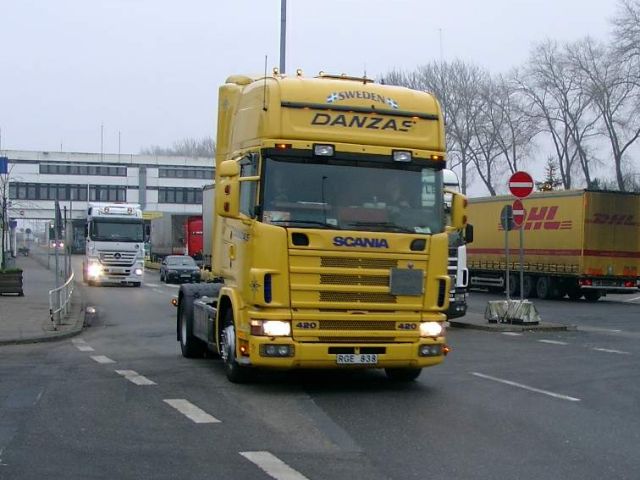 Scania-124-L-420-Danzas-Willann-131204-1.jpg - Michael Willann