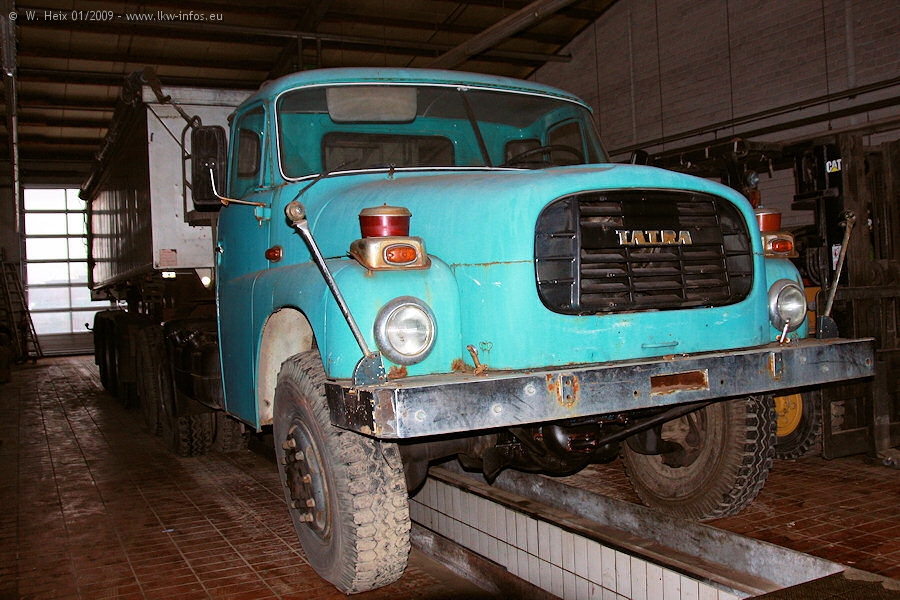 Tatra-T-148-6x6-GBT-040109-02.jpg